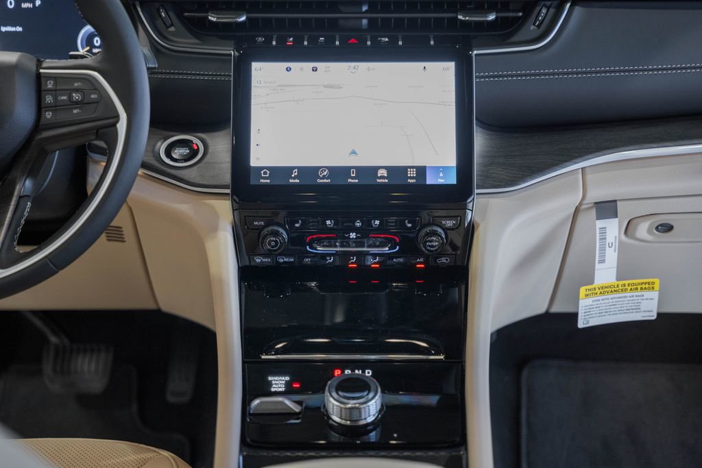 New 2025 Jeep Grand Cherokee Limited w/ Luxury Tech Group II image 22