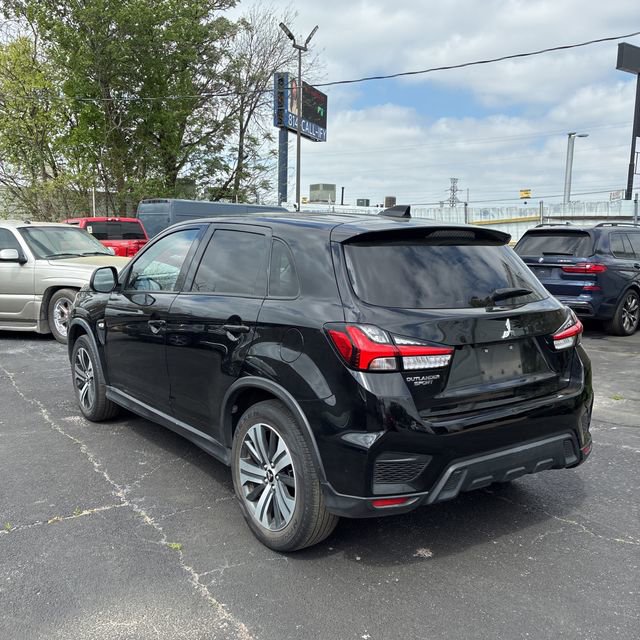 Used 2021 Mitsubishi Outlander Sport LE image 2