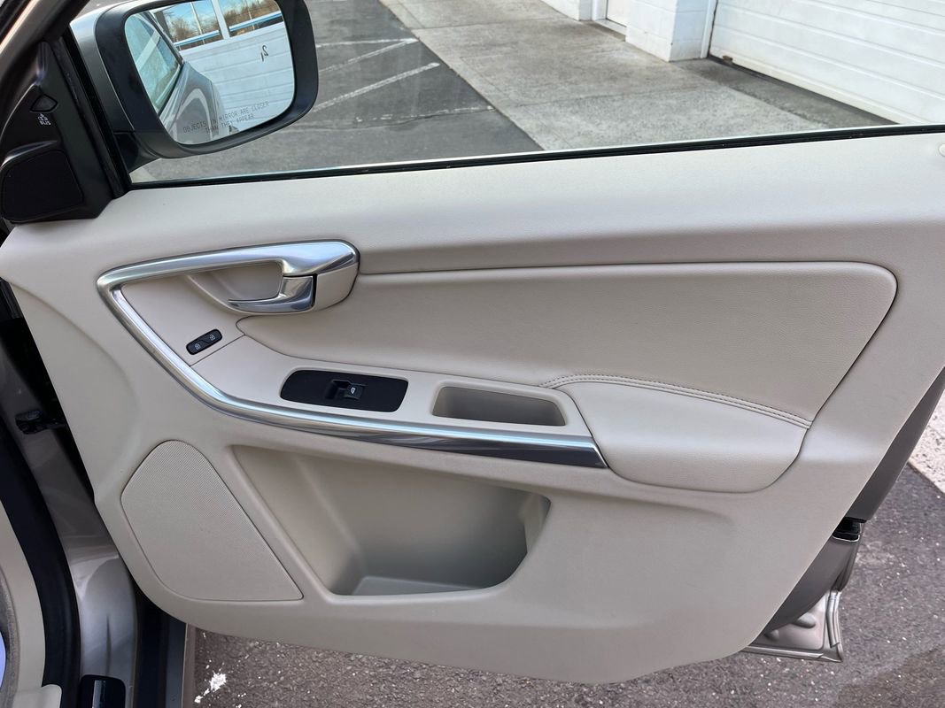 Used 2015 Volvo XC60 T5 w/ Proximity Package image 19