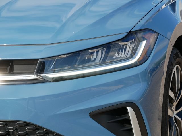Certified 2025 Volkswagen Jetta SE FWD image 10