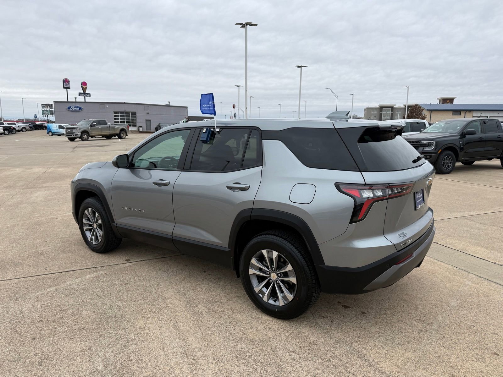 Used 2025 Chevrolet Equinox LT FWD image 7