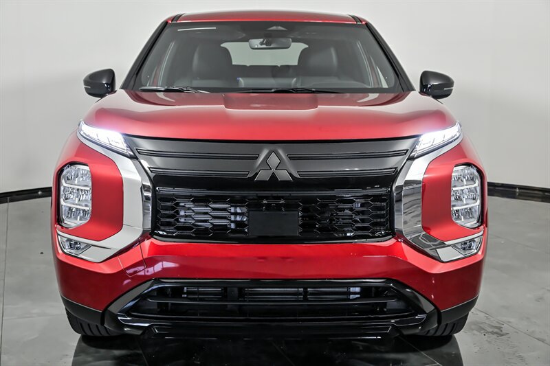 New 2026 Mitsubishi Outlander LE FWD image 4