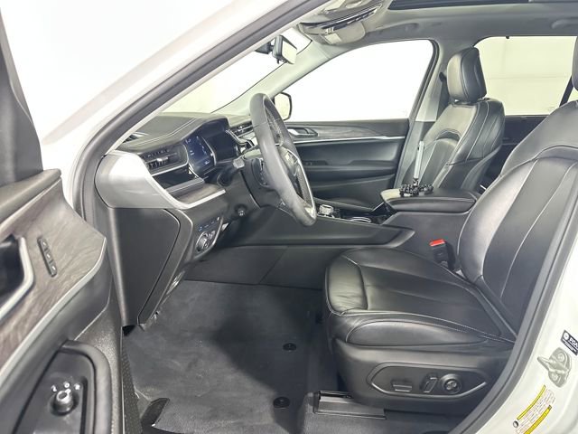 Used 2023 Jeep Grand Cherokee 4WD 4xe w/ Luxury Tech Group II image 11