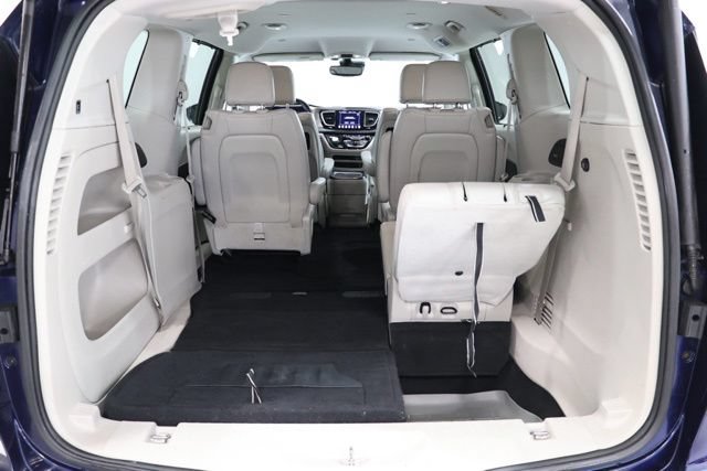 Used 2017 Chrysler Pacifica Touring-L Plus w/ Advanced Safetytec Group FWD image 30