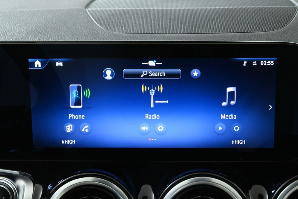 Used 2025 Mercedes-Benz GLB 250 4MATIC image 21