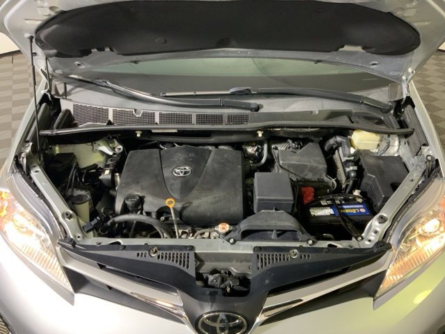 Used 2019 Toyota Sienna LE w/ LE Preferred Package image 43