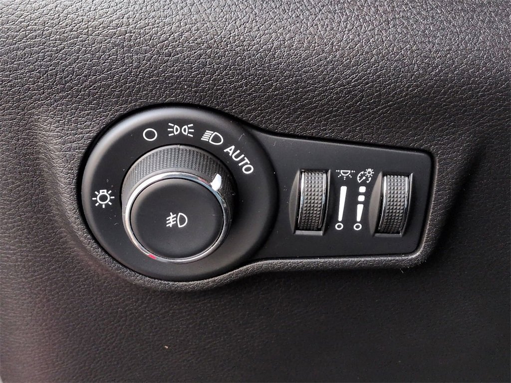 Used 2022 Jeep Compass Limited w/ (RED) Package image 26