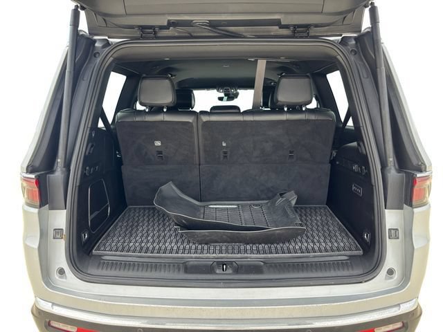 Used 2023 Jeep Wagoneer Series II w/ Flexible Seating Group AWD/4WD image 18