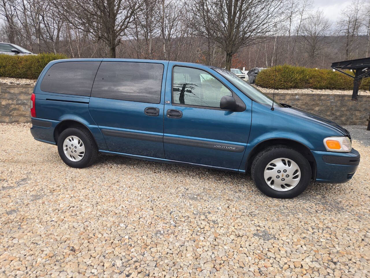 Used 2003 Chevrolet Venture LS FWD image 2