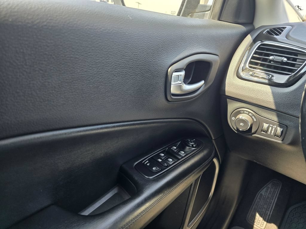 Used 2021 Jeep Compass Latitude AWD/4WD image 35