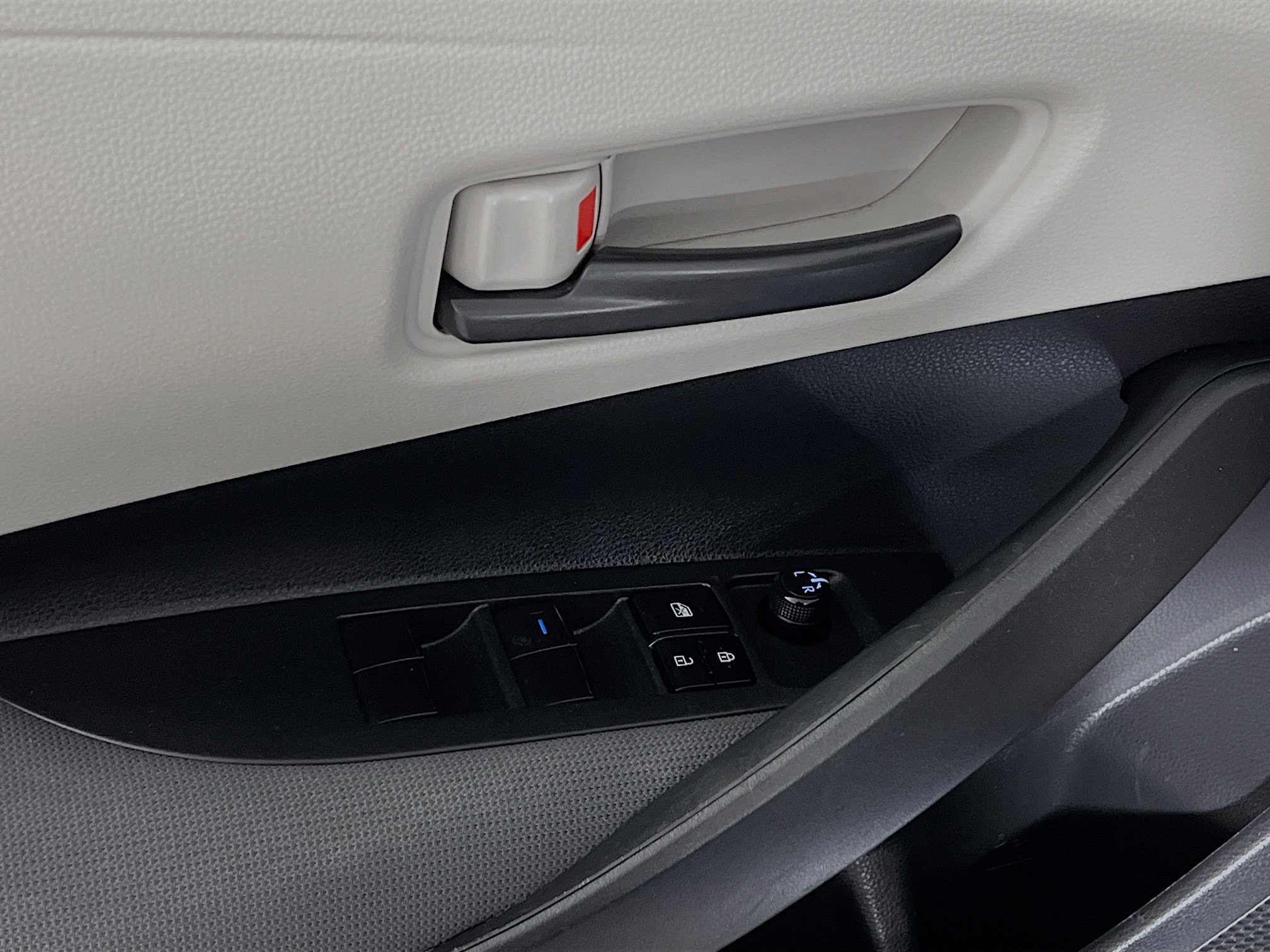 Used 2022 Toyota Corolla LE image 16