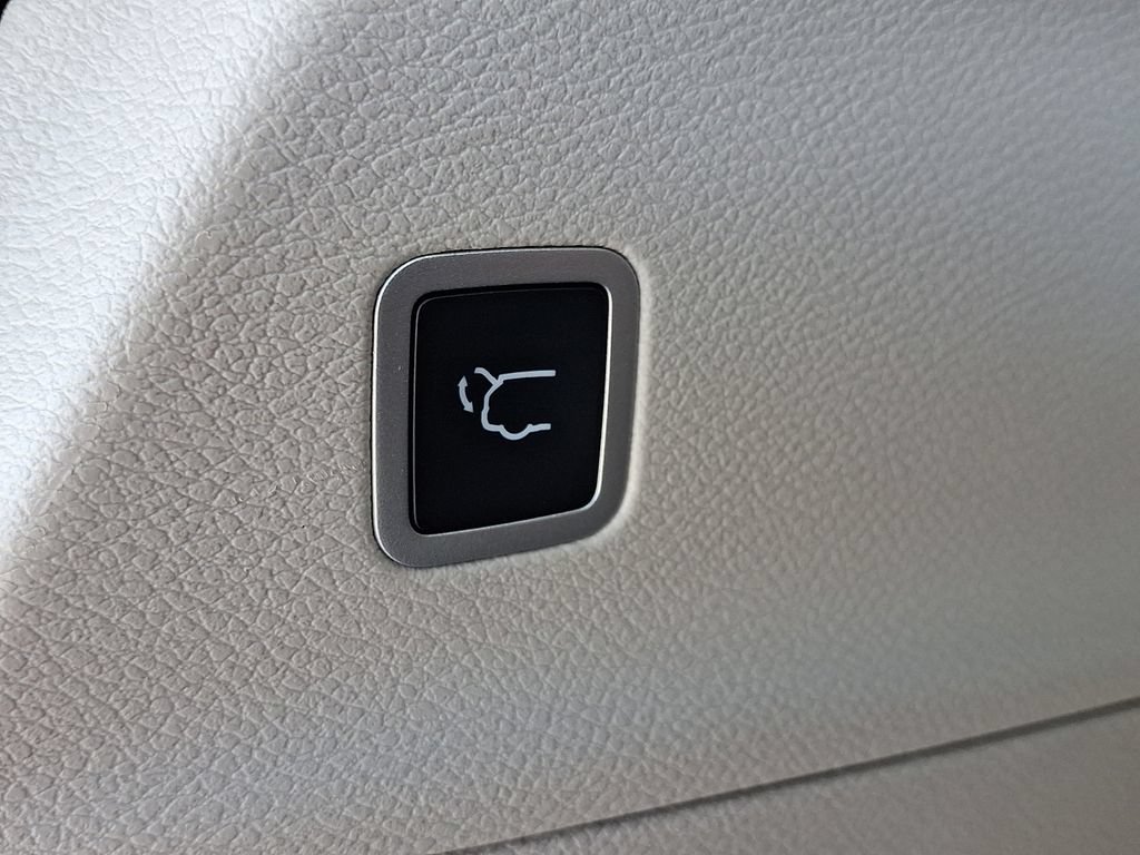 Used 2023 Chrysler Pacifica Touring-L FWD image 34