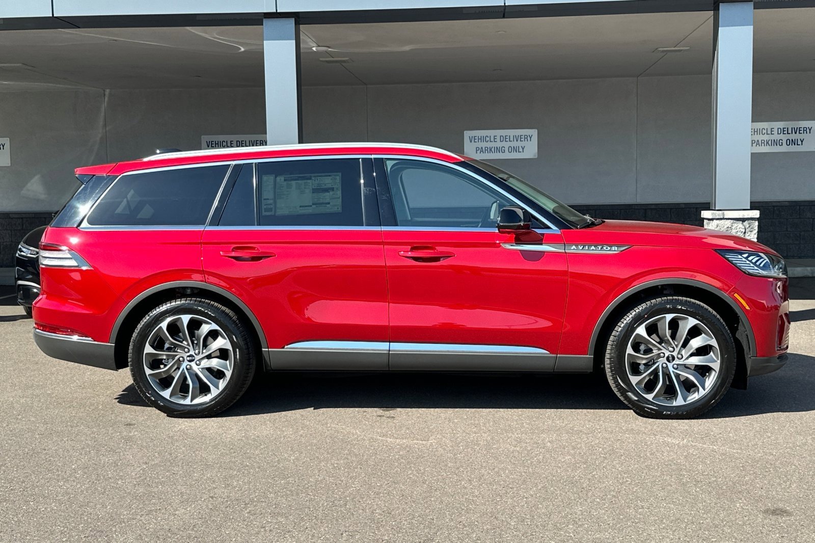 New 2025 Lincoln Aviator Reserve w/ Luxury Package image 2