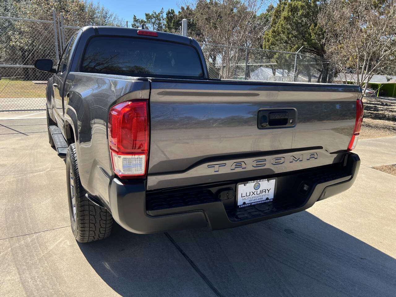 Used 2017 Toyota Tacoma SR image 8
