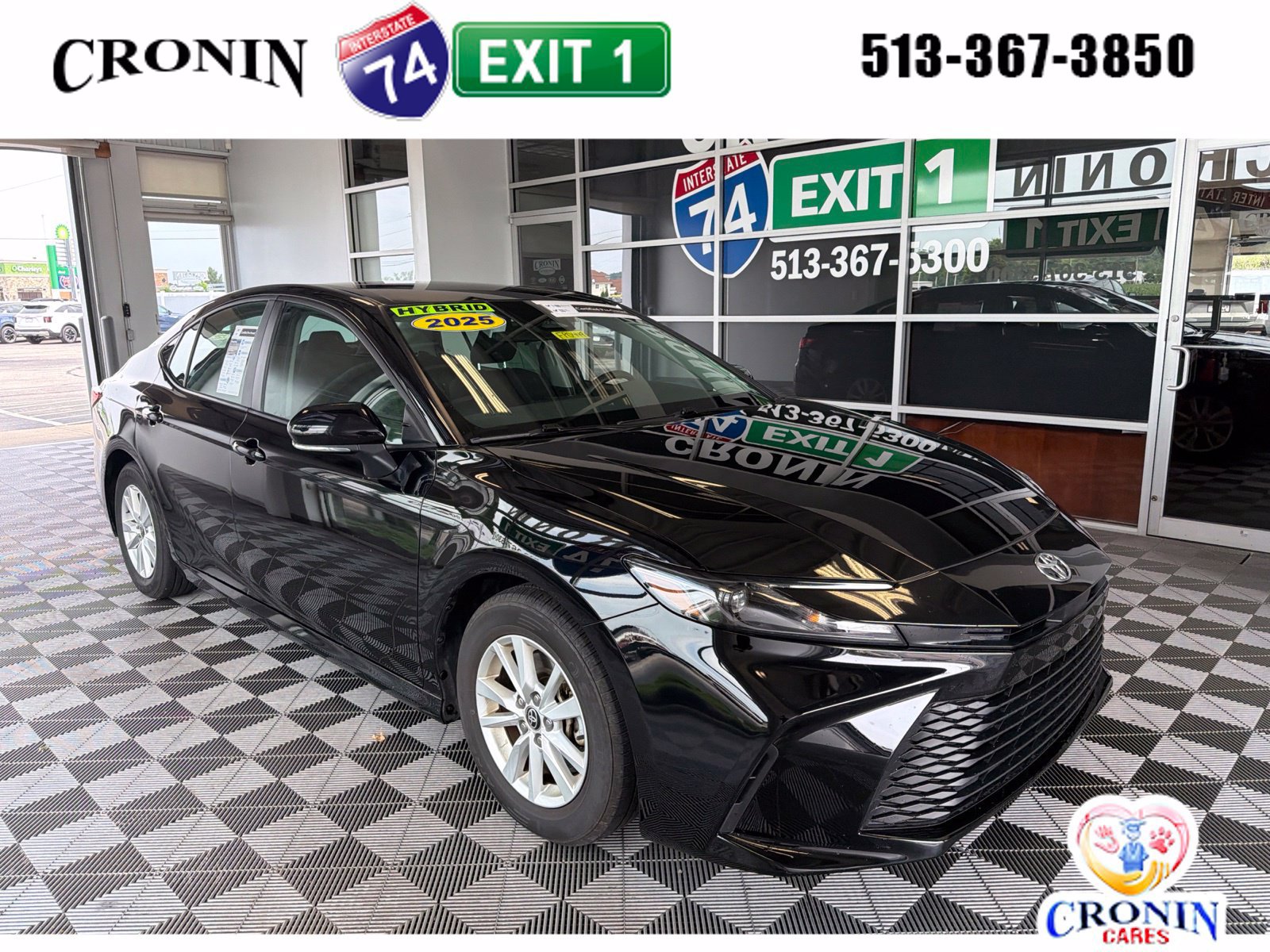 Used 2025 Toyota Camry LE FWD image 1