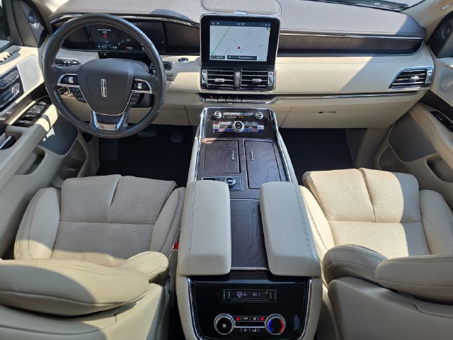 Used 2021 Lincoln Navigator Reserve w/ Luxury Package AWD/4WD image 27