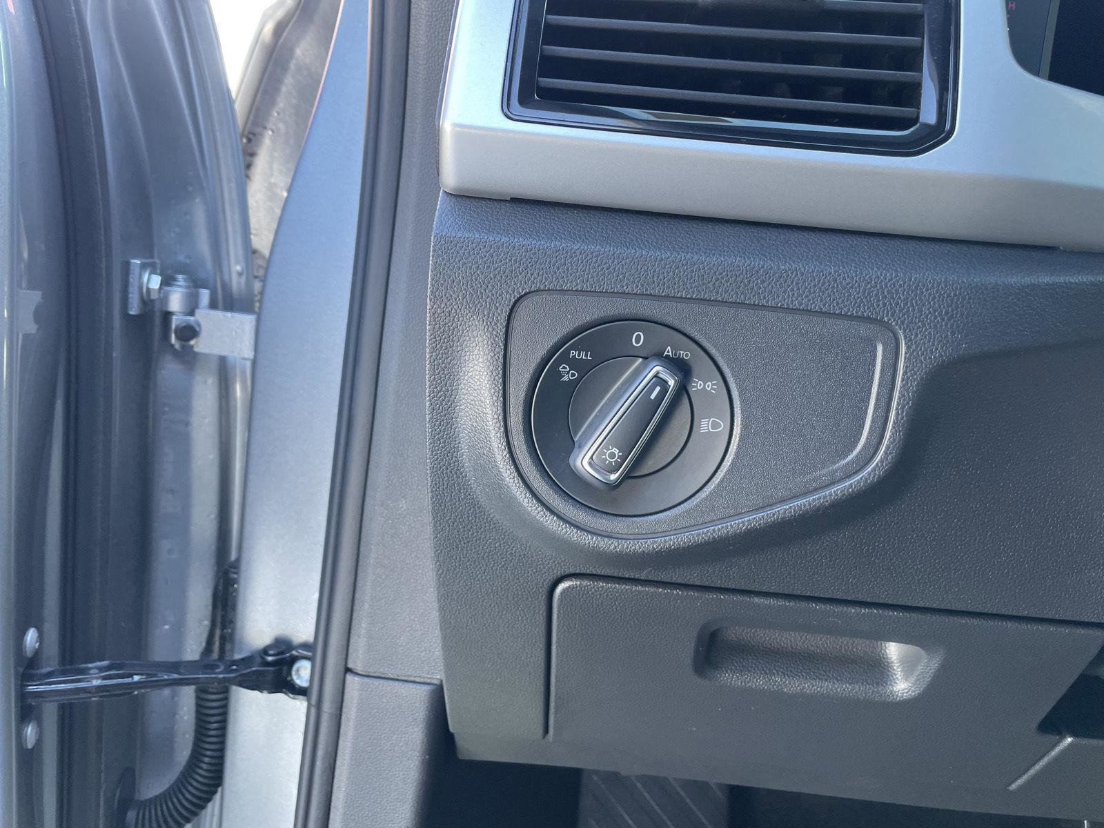 Used 2023 Volkswagen Atlas Cross Sport SE image 14