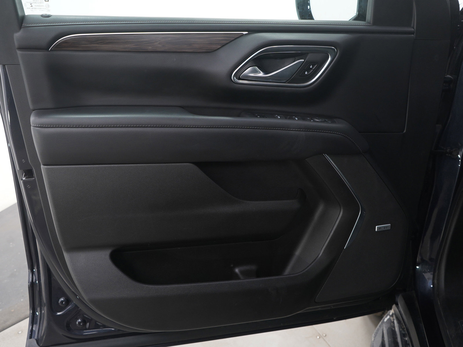 Used 2022 Chevrolet Suburban LT w/ Luxury Package image 23