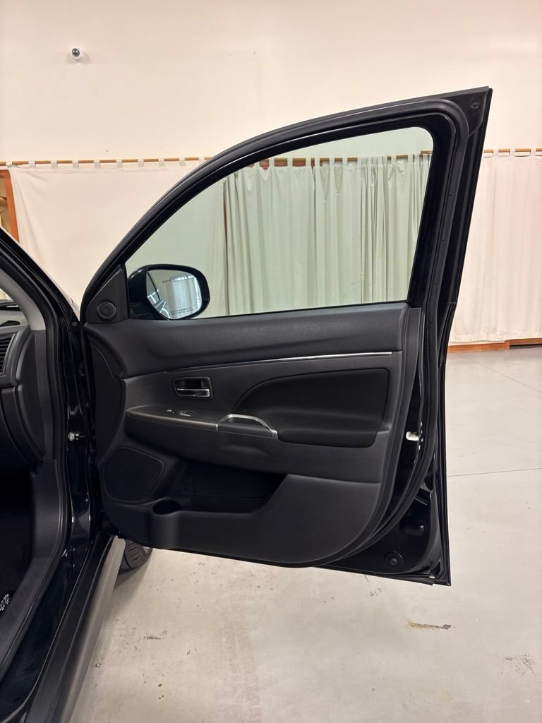 Used 2019 Mitsubishi Outlander Sport ES FWD image 25