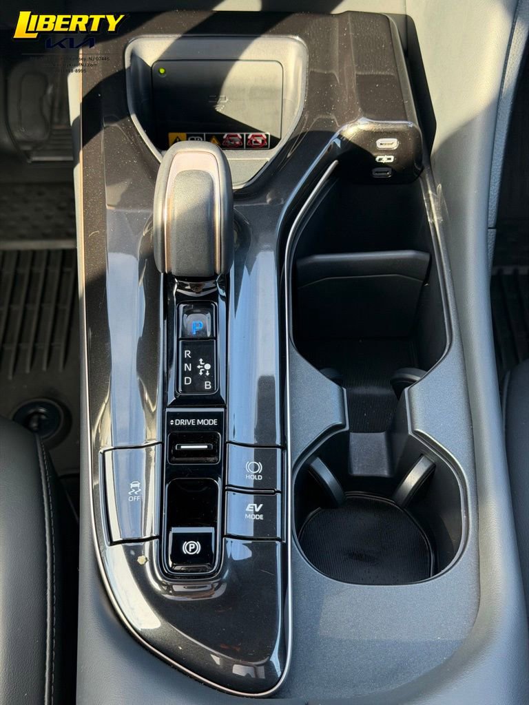 Used 2024 Toyota Crown Limited image 15