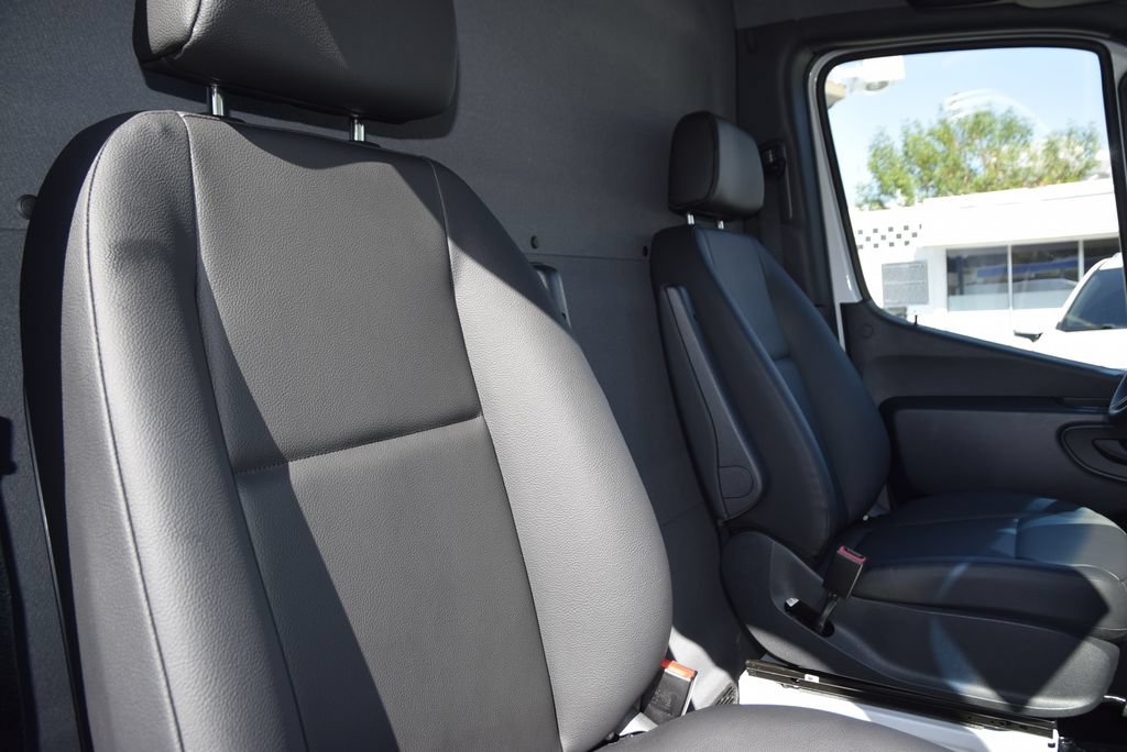 Used 2024 Mercedes-Benz eSprinter 170 Cargo image 15