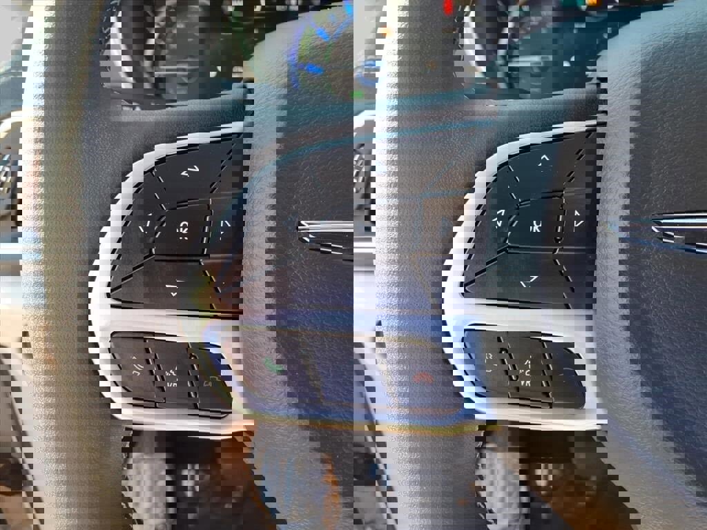 Used 2024 Chrysler Pacifica Select image 24