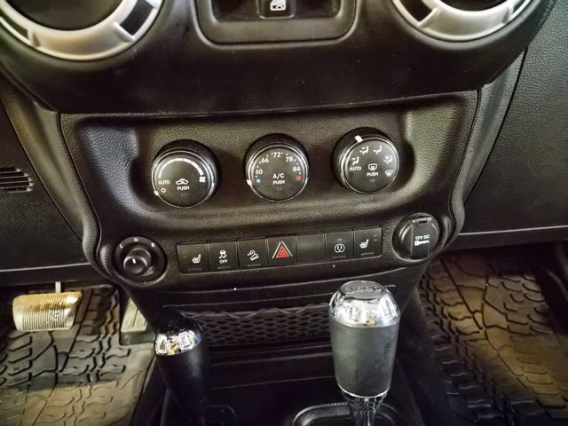 Used 2017 Jeep Wrangler Unlimited Sahara w/ Connectivity Group AWD/4WD image 16