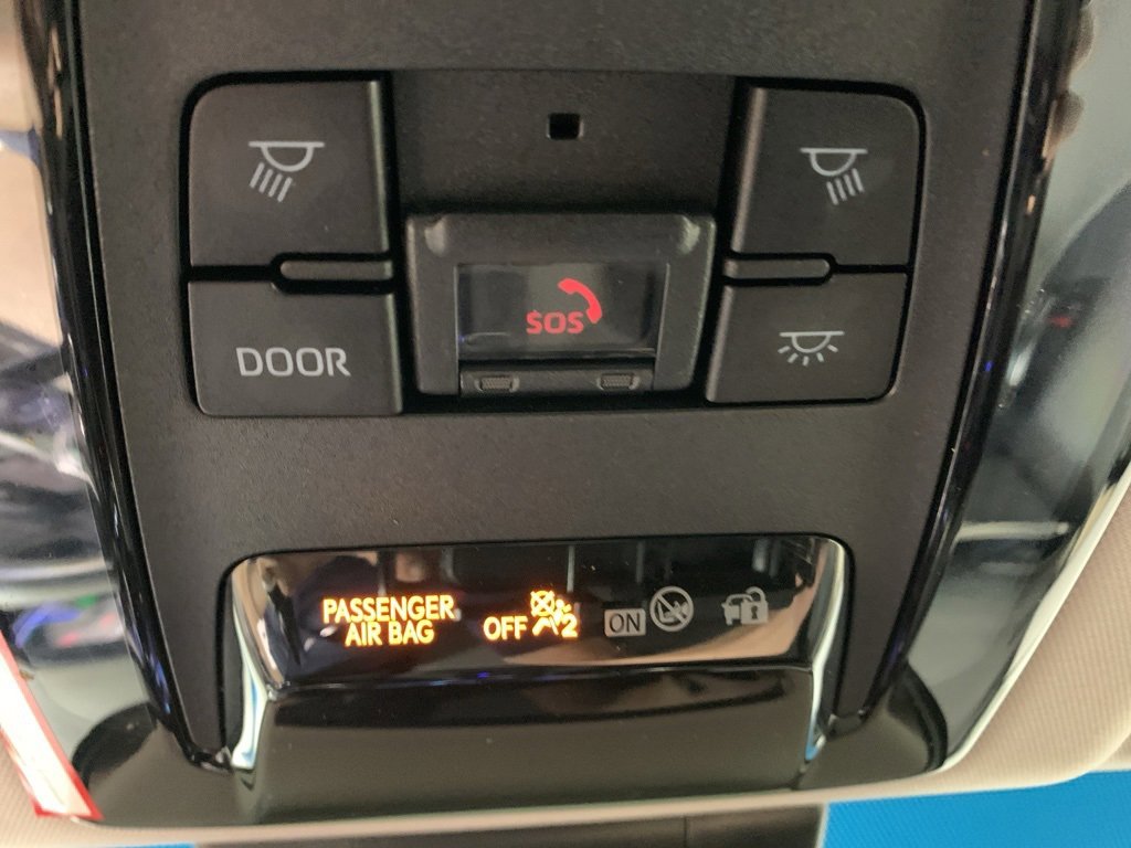 Used 2021 Toyota Venza LE image 15