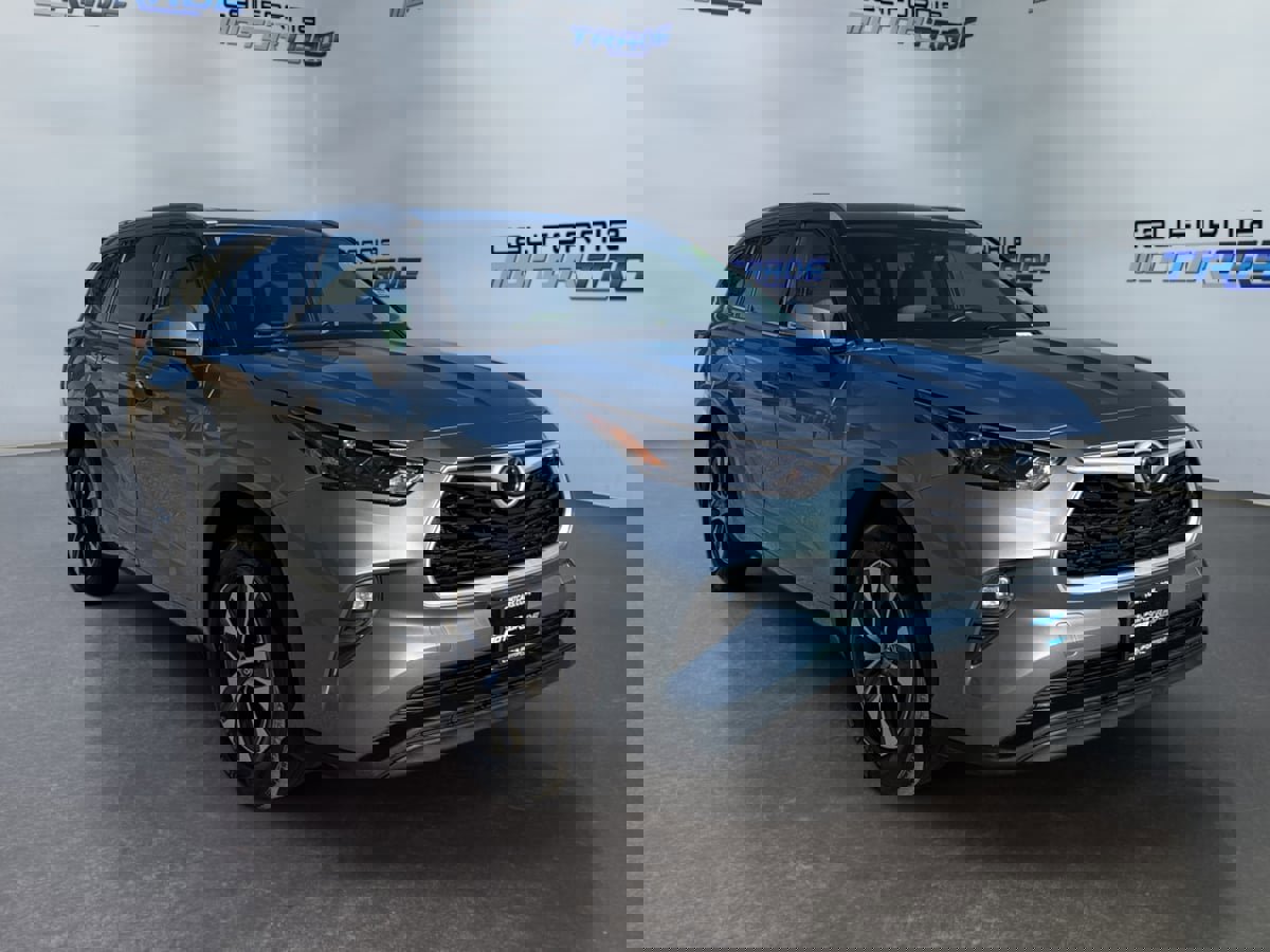 Used 2022 Toyota Highlander XLE image 3