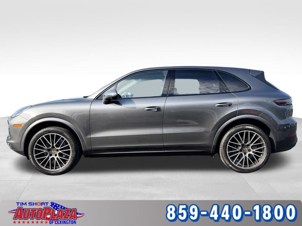 Used 2023 Porsche Cayenne w/ Premium Package AWD/4WD image 12