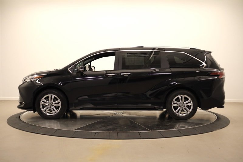 Used 2023 Toyota Sienna Platinum image 6