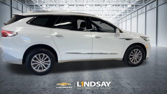 Used 2023 Buick Enclave Essence AWD/4WD image 2