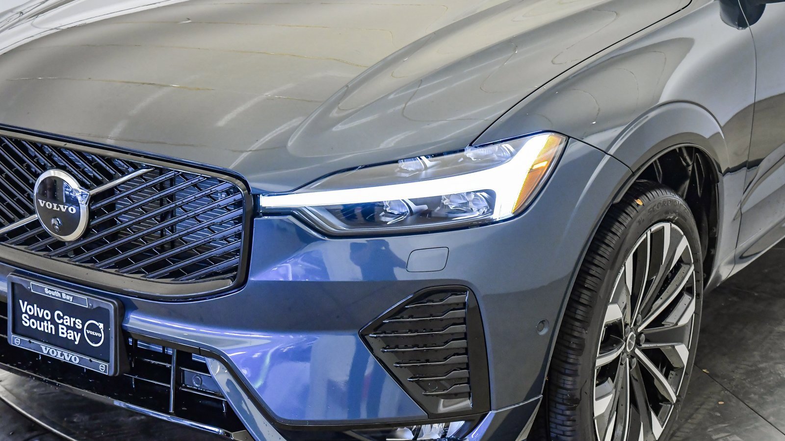 New 2026 Volvo XC60 B5 Ultra w/ Protection Package Premier image 9
