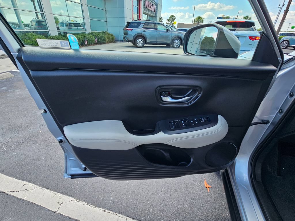 Used 2023 Honda HR-V LX image 12