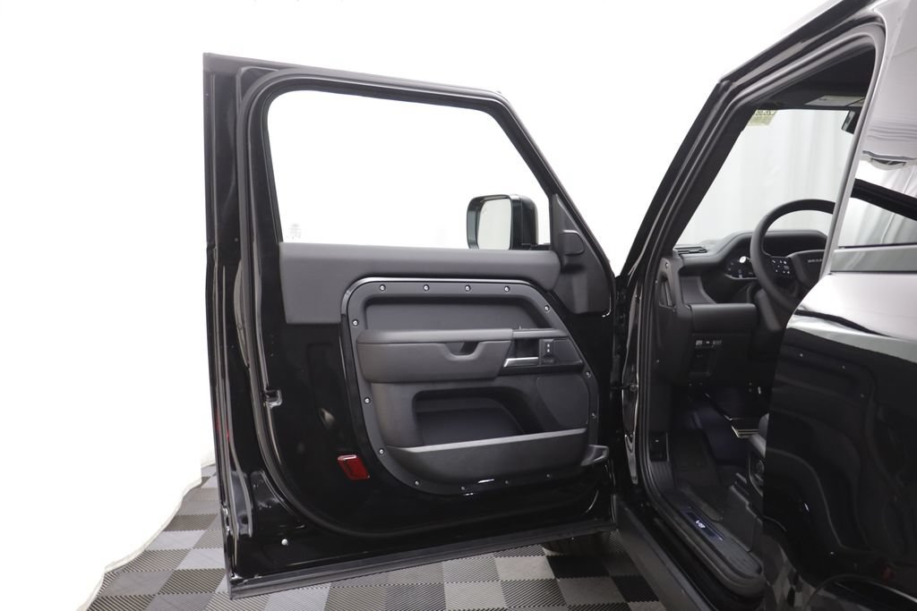 New 2026 Land Rover Defender 90 V8 AWD/4WD image 5