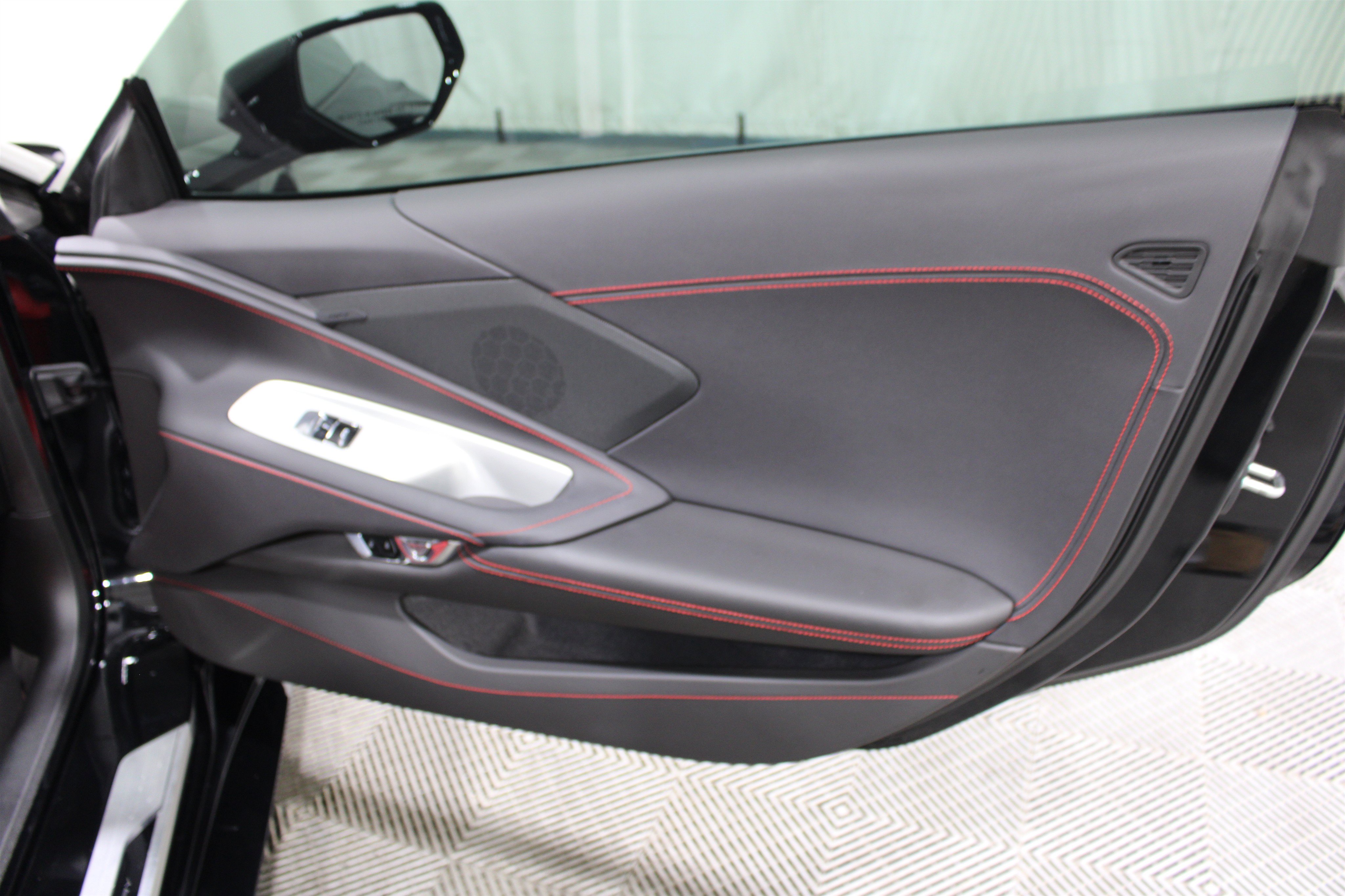 Used 2025 Chevrolet Corvette Stingray Coupe w/ 1LT RWD image 26
