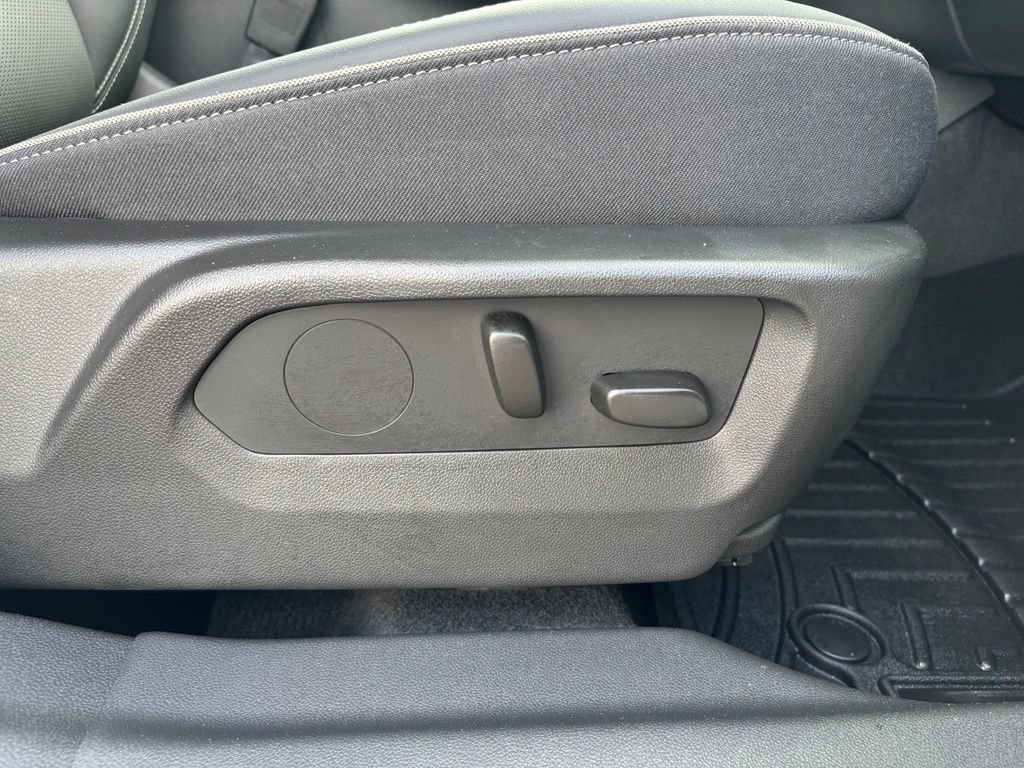 Used 2023 Buick Envision Essence FWD image 23