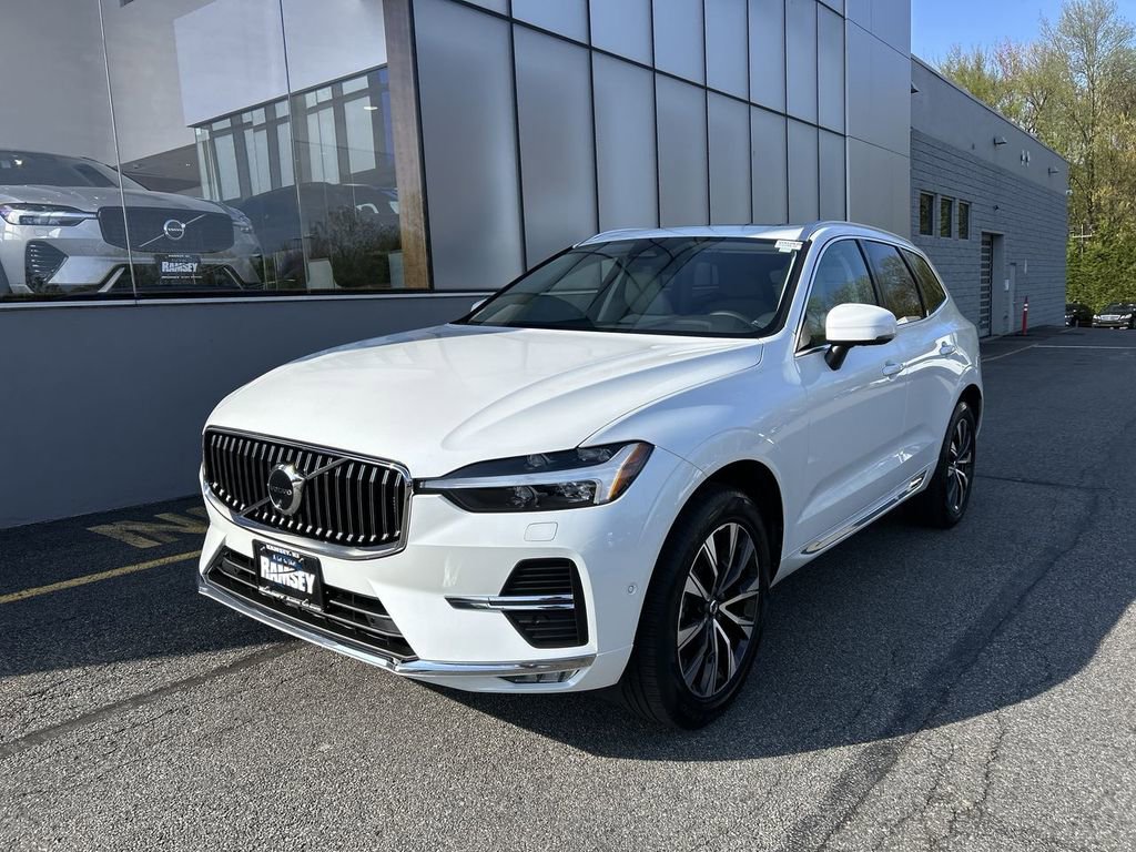 Used 2023 Volvo XC60 B5 Plus w/ Climate Package AWD/4WD image 4