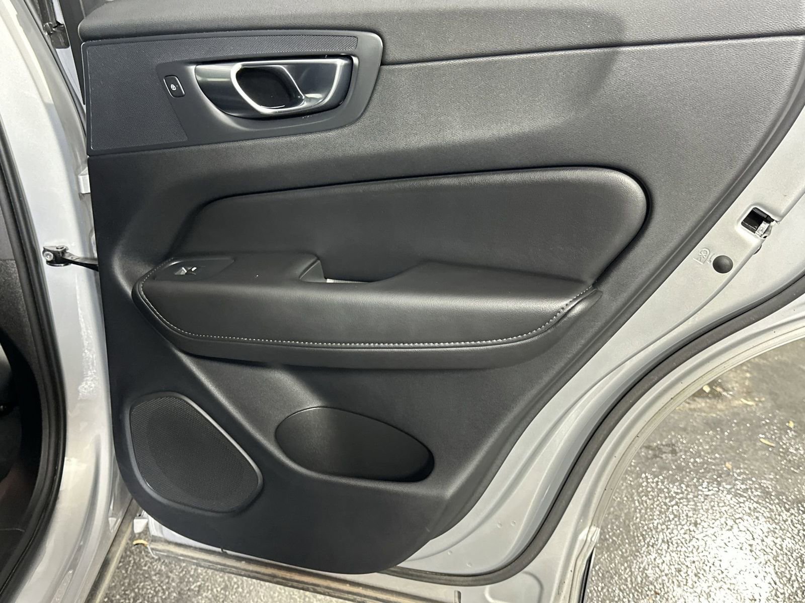 Used 2025 Volvo XC60 B5 Plus image 36