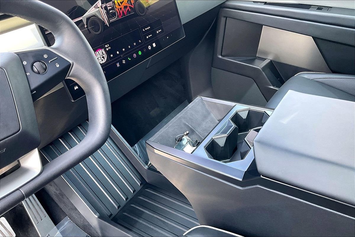 Used 2025 Tesla Cybertruck AWD Crew Cab image 19