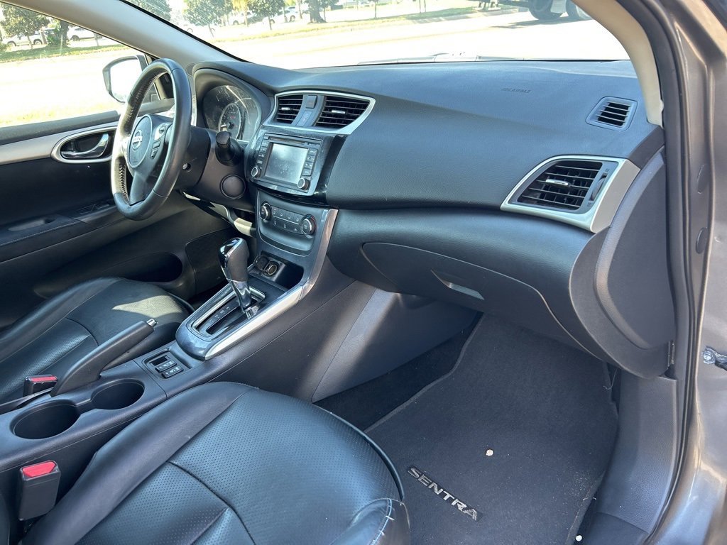 Used 2016 Nissan Sentra SR w/ SR Premium Package image 14