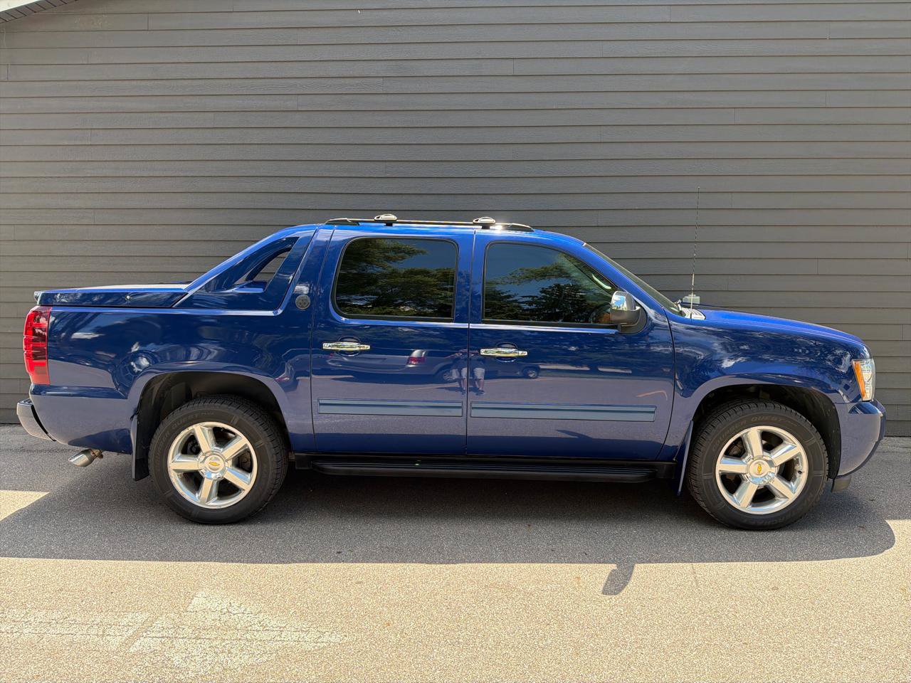 Used 2013 Chevrolet Avalanche LS w/ All-Star Edition AWD/4WD image 31