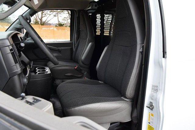 Used 2024 GMC Savana 2500 w/ Driver Convenience Package image 18