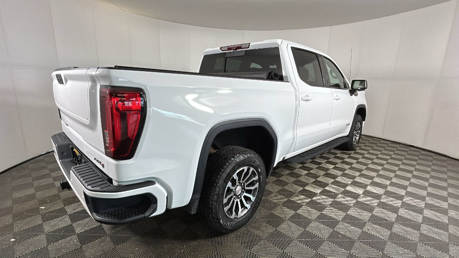 Used 2022 GMC Sierra 1500 AT4 w/ AT4 Premium Package AWD/4WD video 4