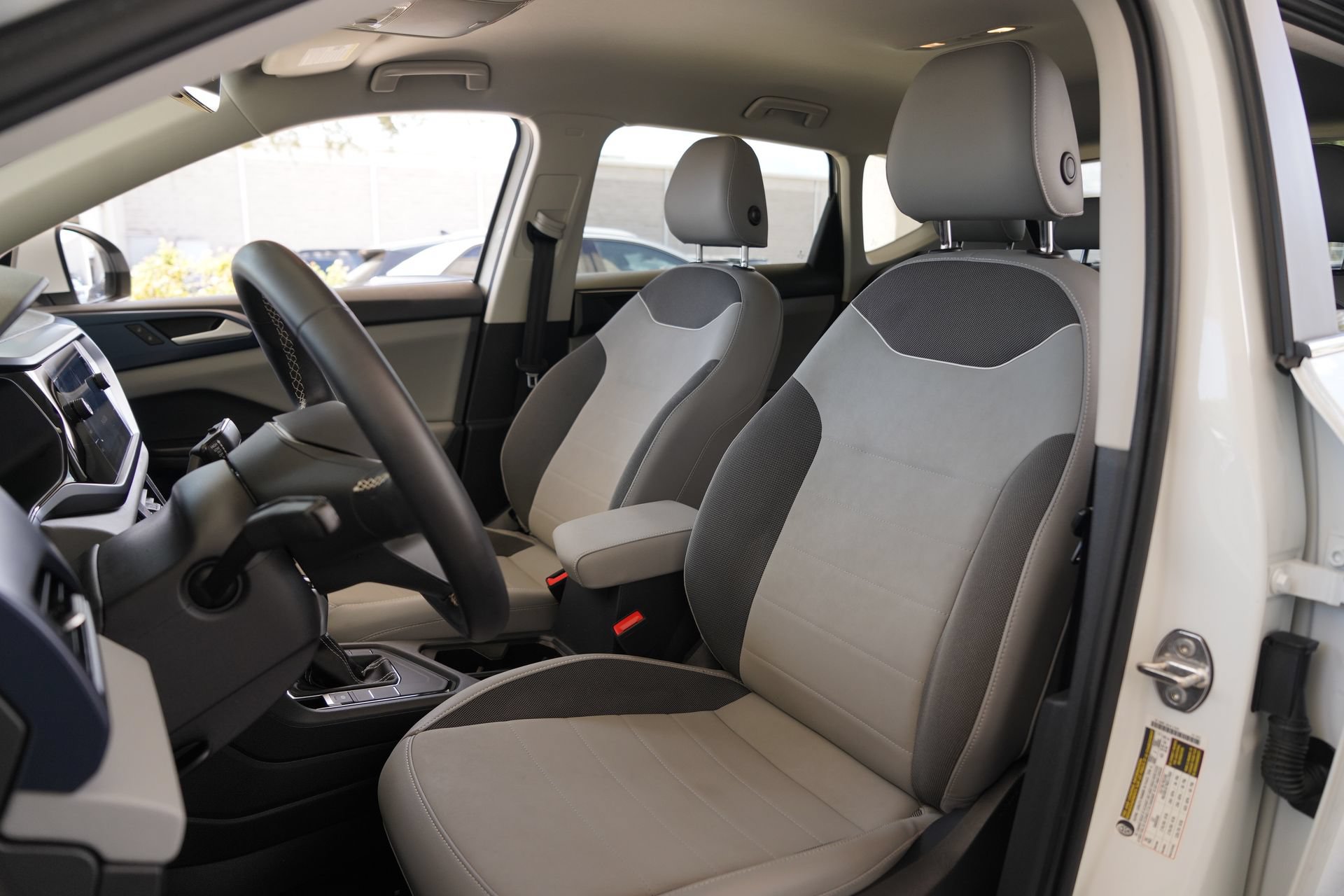 Certified 2023 Volkswagen Taos SE w/ Black Wheel Package FWD image 10
