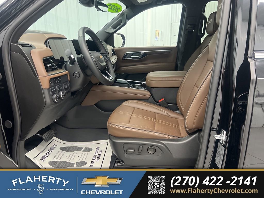 Used 2025 Chevrolet Suburban High Country image 9