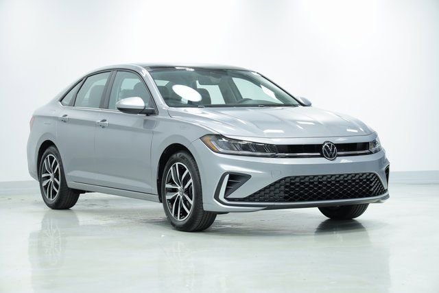 New 2025 Volkswagen Jetta SE image 3
