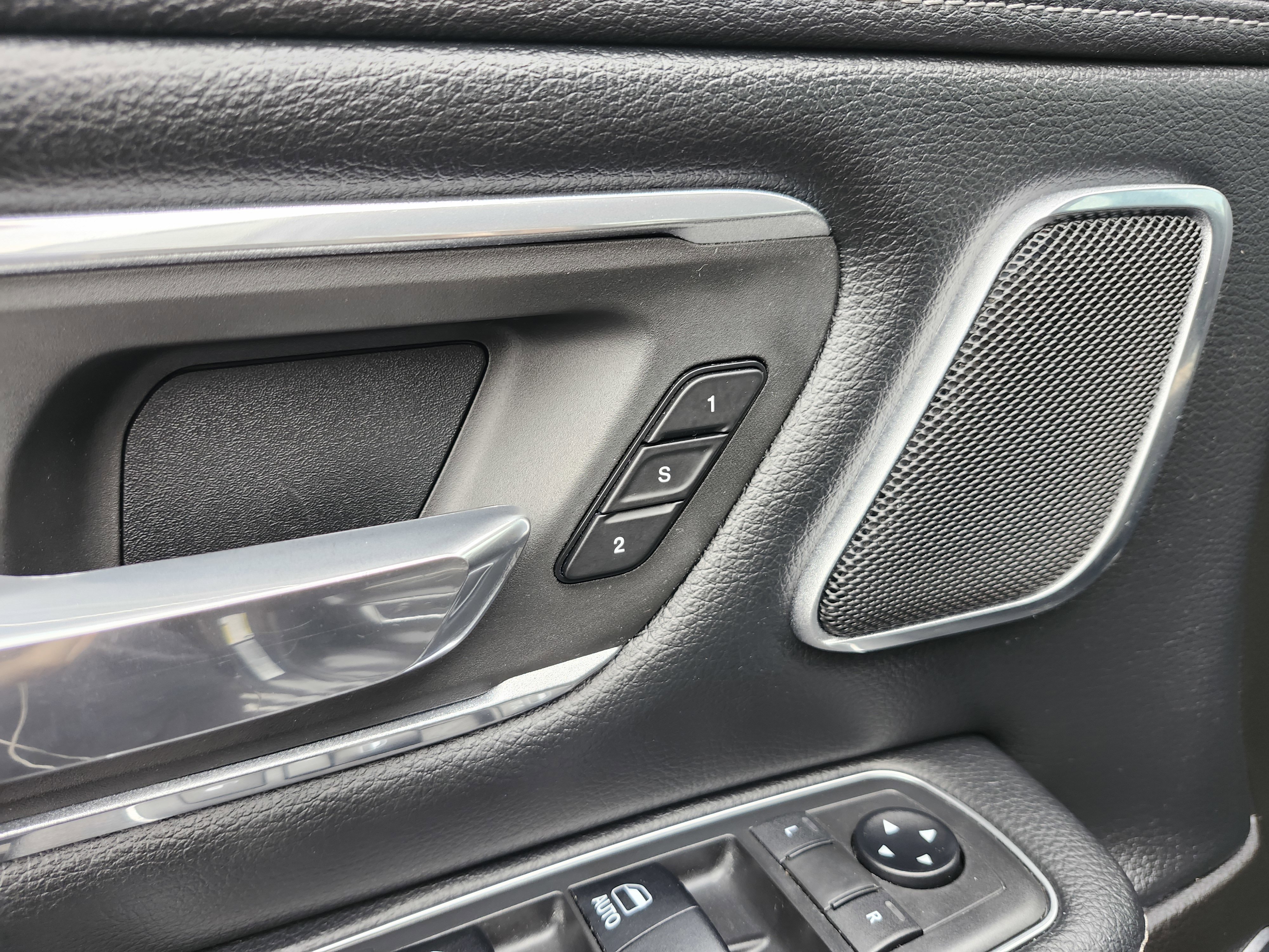 Used 2019 RAM 1500 Laramie image 29