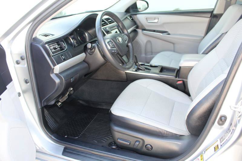 Used 2017 Toyota Camry SE FWD image 11