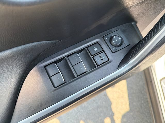 Used 2025 Toyota RAV4 XLE AWD/4WD image 17